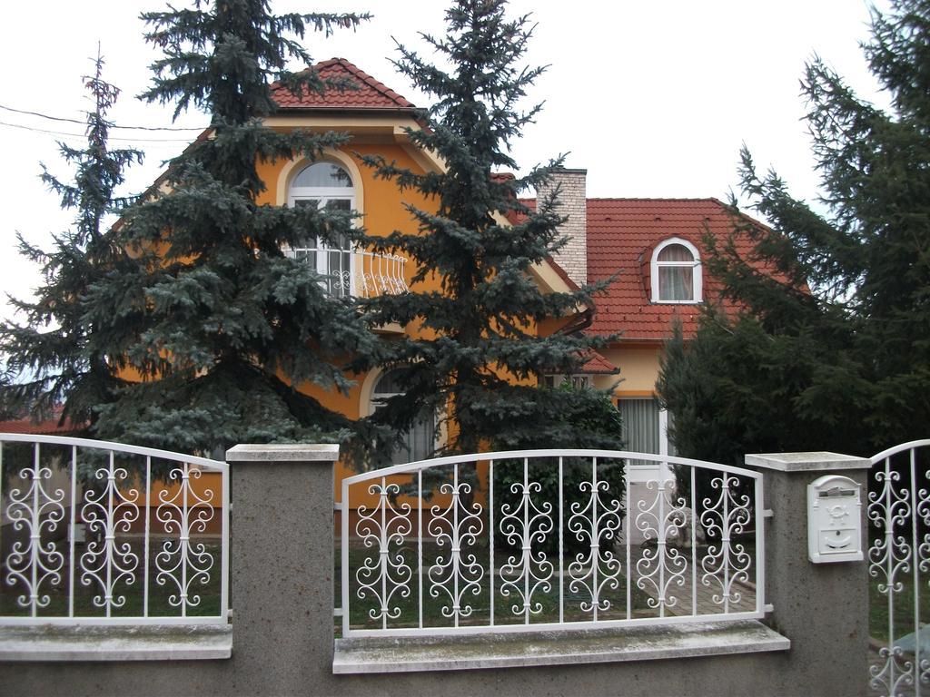 Jobor Vendeghaz Hotel Gyorujbarat Exterior photo